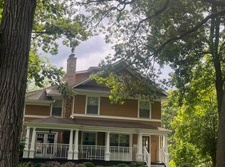 814 Grove St, Glencoe, IL 60022