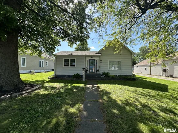 815 N Springfield St, Virden, IL 62690