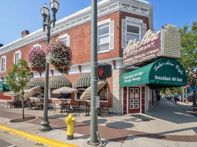 156 1/2 Broad St, Lake Geneva, WI, 53147
