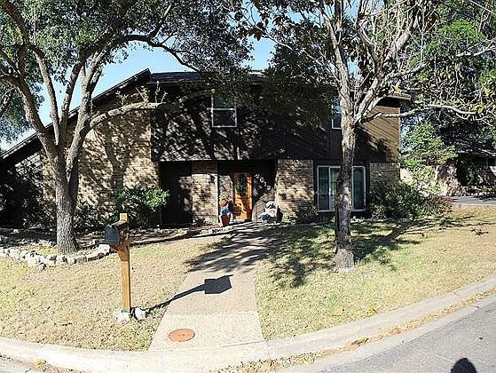 1st image of 2612 Rockview Dr