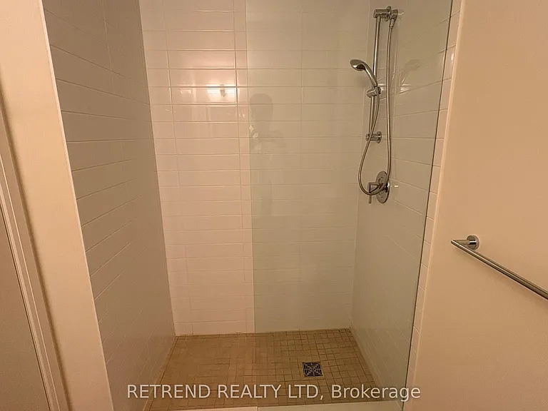 30 Roehampton Ave #802 — Photo 11