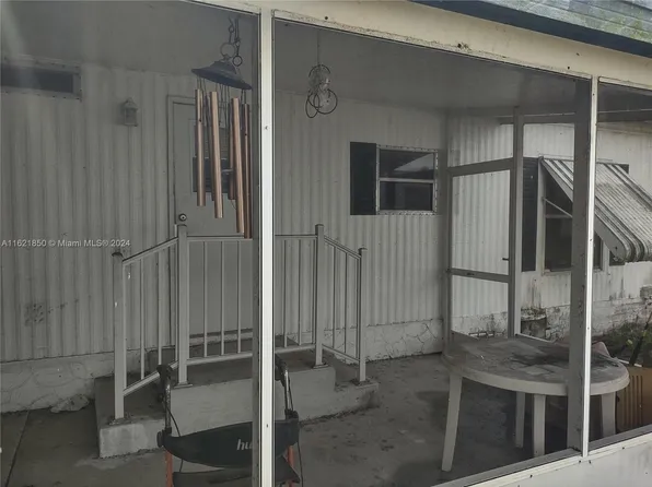 21760 NW 3rd St, Pembroke Pines, FL 33029