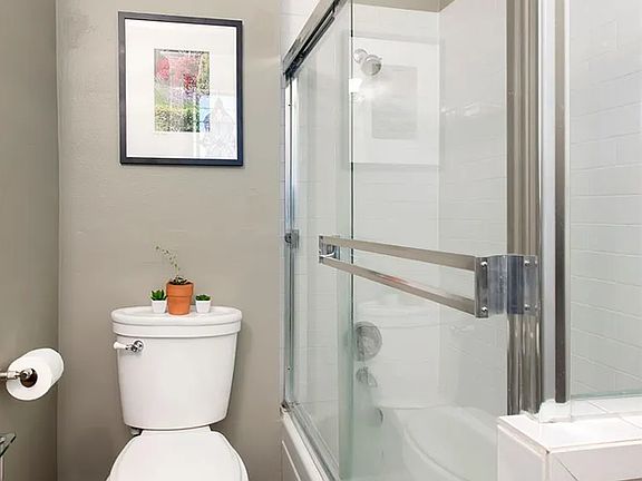 2nd image of 2299 Sacramento St APT 2