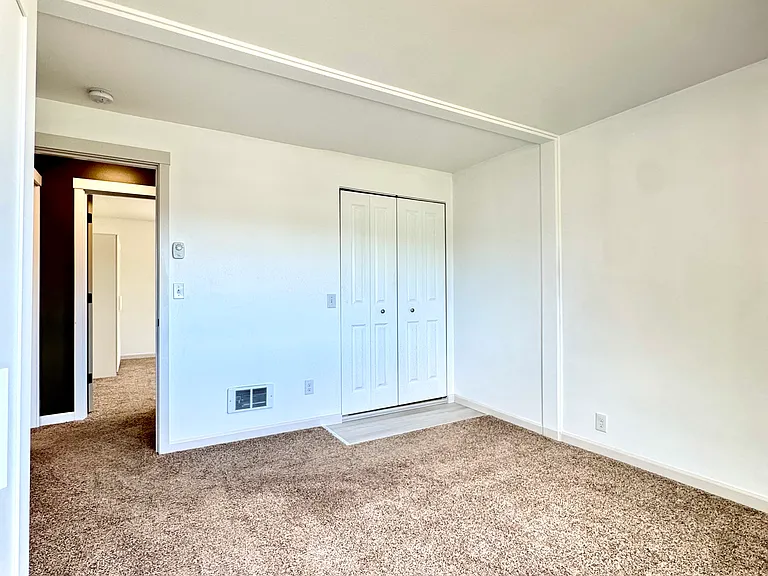 419 Cedar Ave S — Photo 16