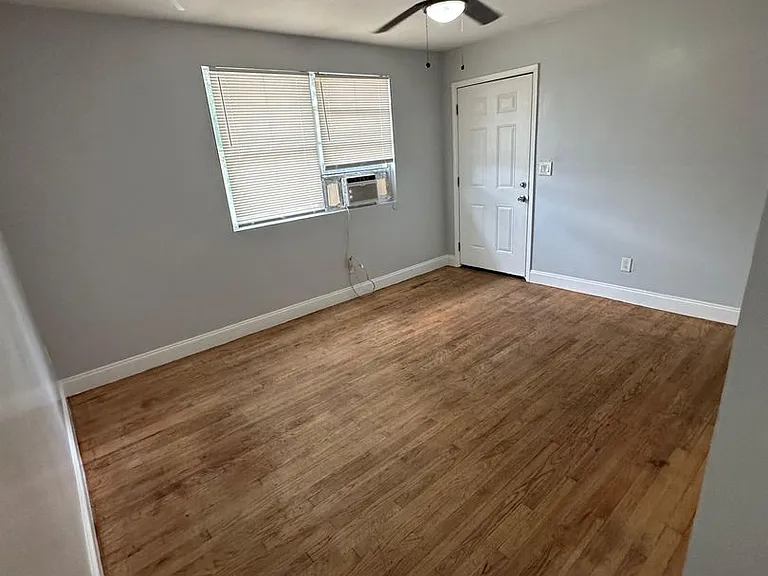 2100 Palafox St — Photo 5