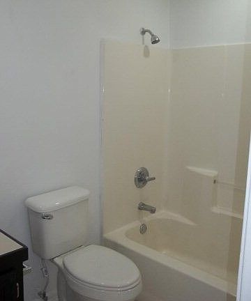 4th image of 801 Darlene Ave