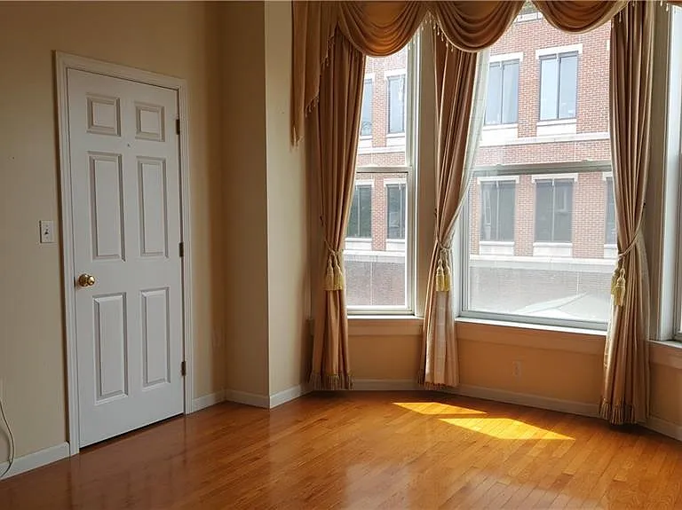 71 Whitney Ave #4 — Photo 4