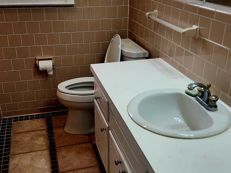 510 Kingston Hall Ct — Photo 6