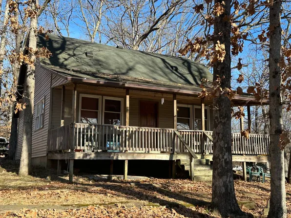 15397 Lakeshore Dr, Carlinville, IL 62626