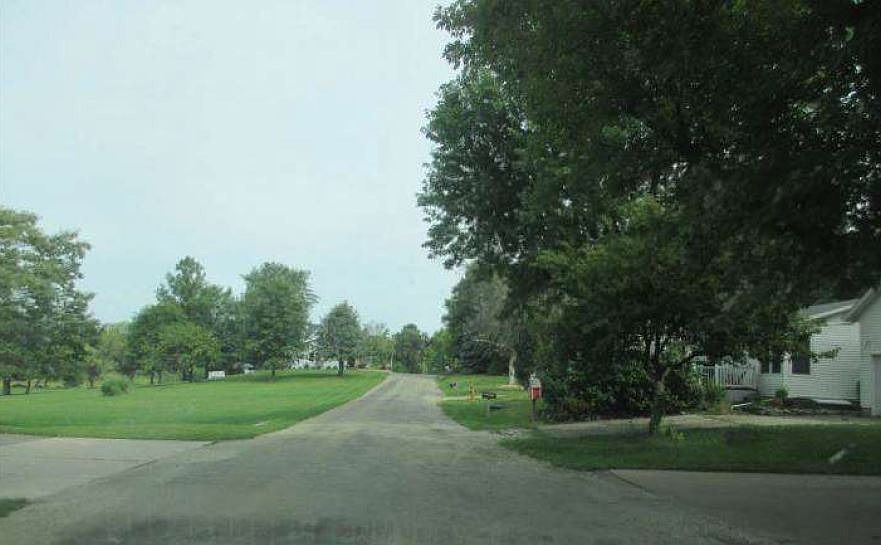 Exterior Neighborhood (street photo)