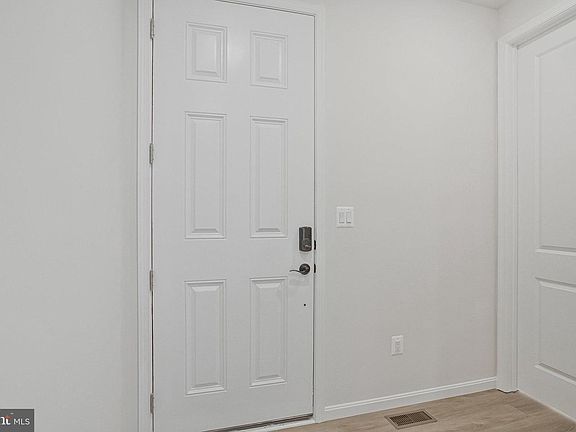 5th image of 104 Catalpa Dr
