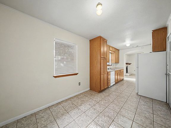 4th image of 1415 Janet Ln
