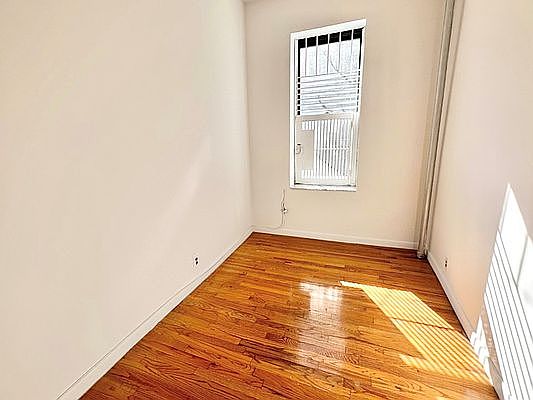 5th image of 126 Saint Marks Pl APT 4