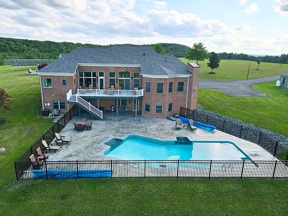 4th image of 55 Townsend Way