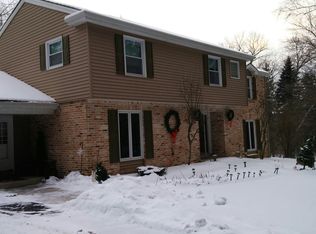 6833 Cedar Creek Rd, Cedarburg, WI 53012