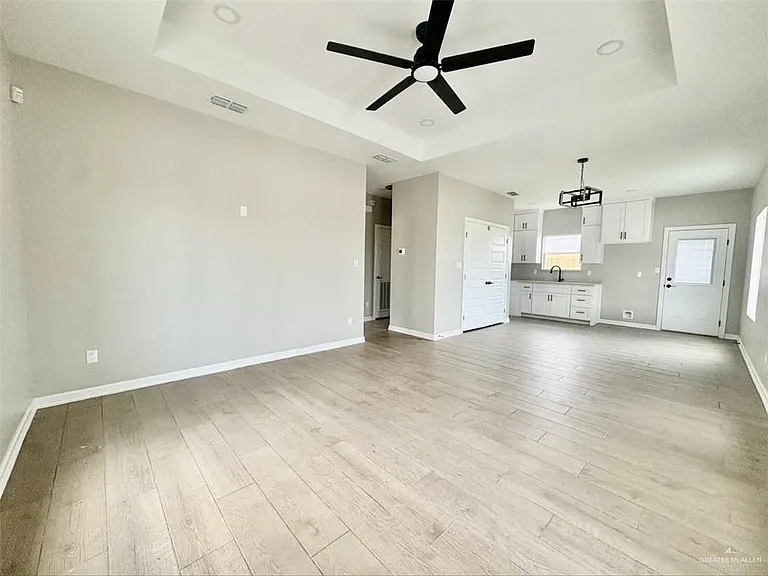 913 W 13th St #1 — Photo 5
