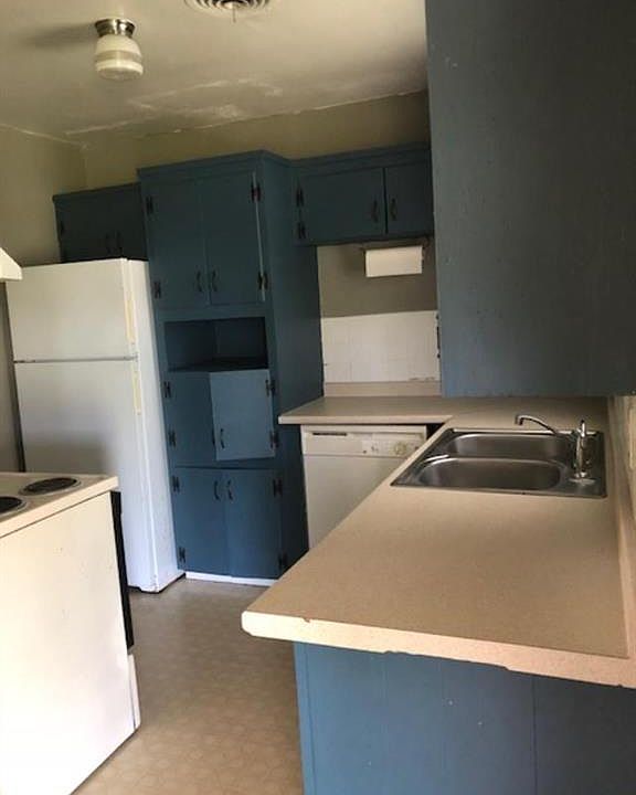 2nd image of 617 W Avenue A