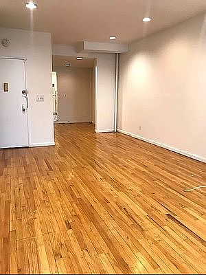 3rd image of 1750 1st Ave APT 4