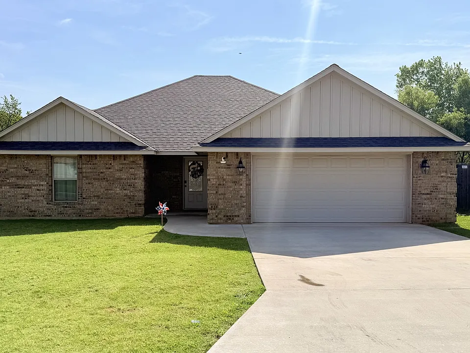 28 NE Summerwood Dr