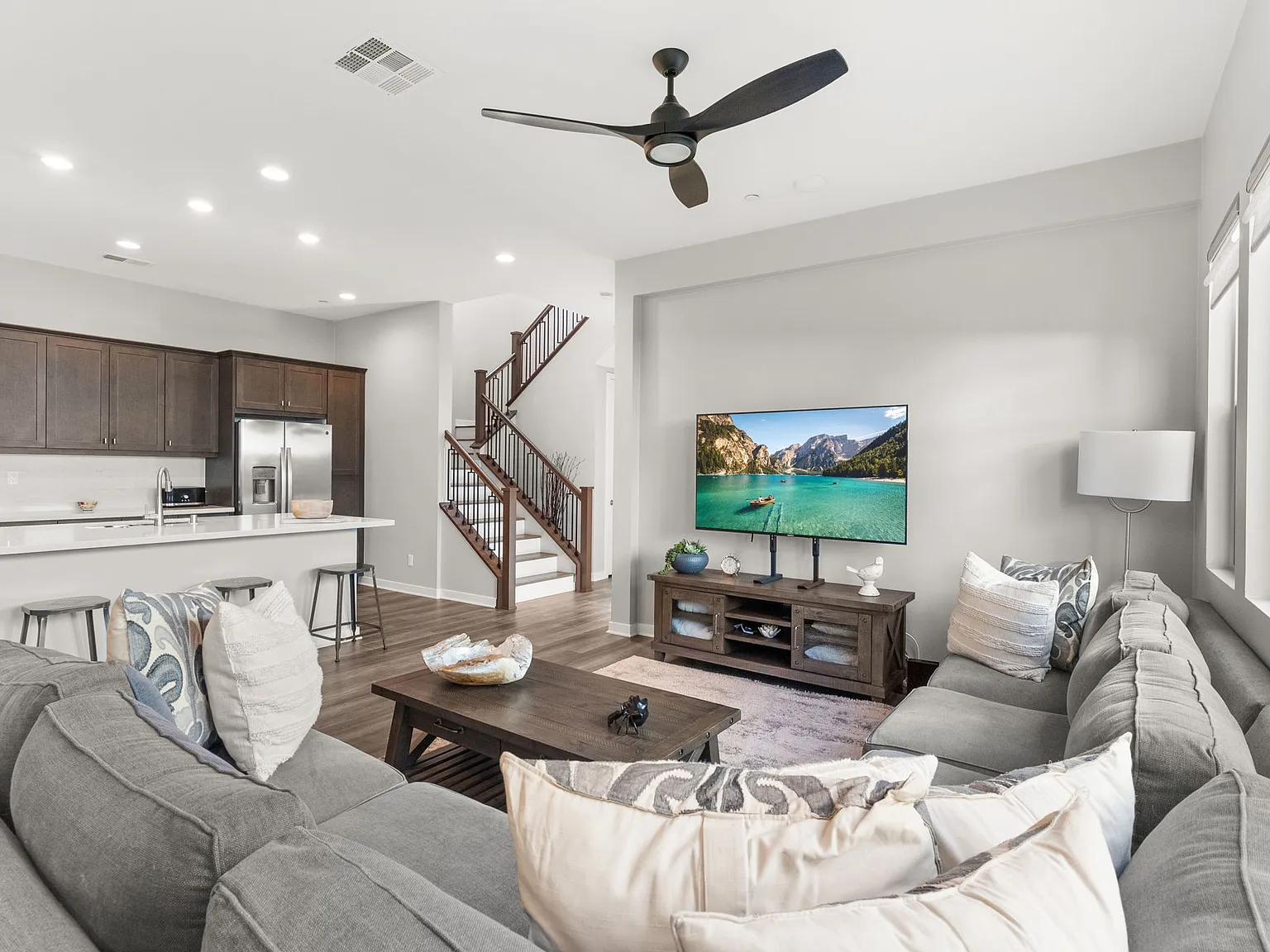 4 bed, 2301 sqft, $5,300 — Photo 1