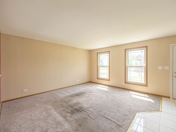 2nd image of 1173 Woodlake Dr