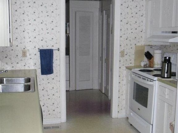 5th image of 110 Iroquois Dr