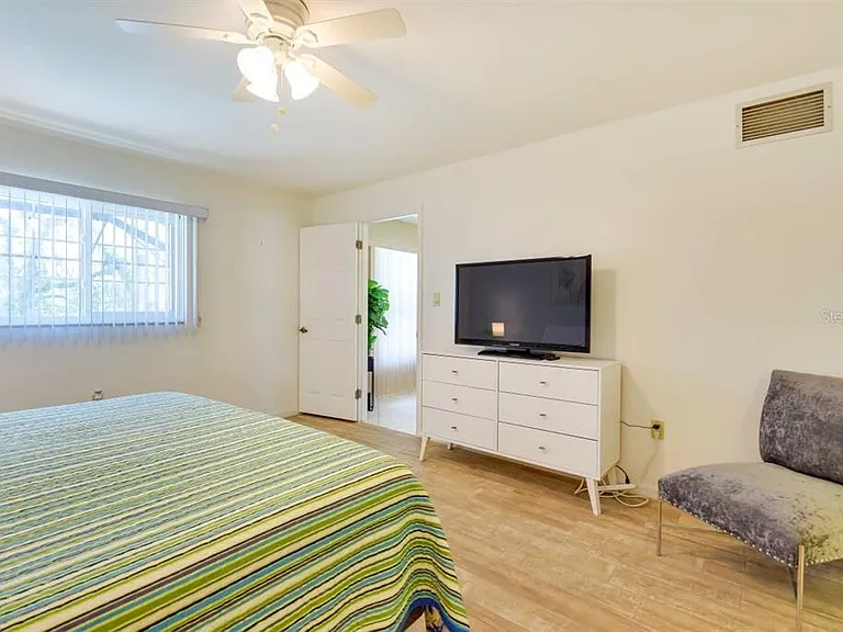 1342 Eagle St — Photo 15