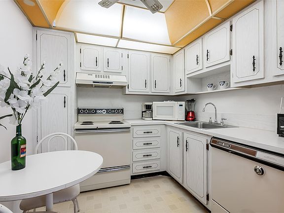 4th image of 1200 Saint Charles Place #721