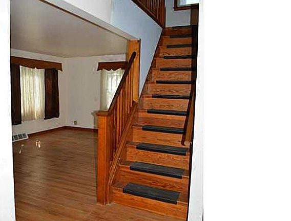 3rd image of 156 Briarwood Dr