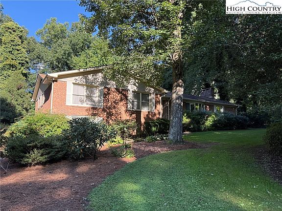 3rd image of 130 Victoria Circle