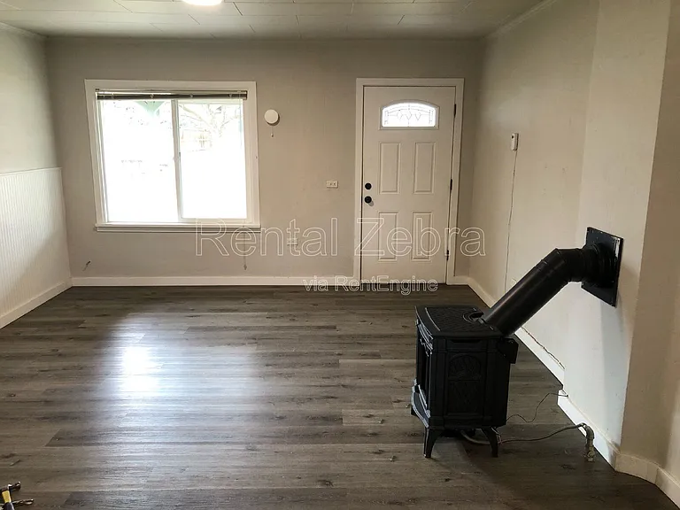 1332 NE Del Norte Ave — Photo 3
