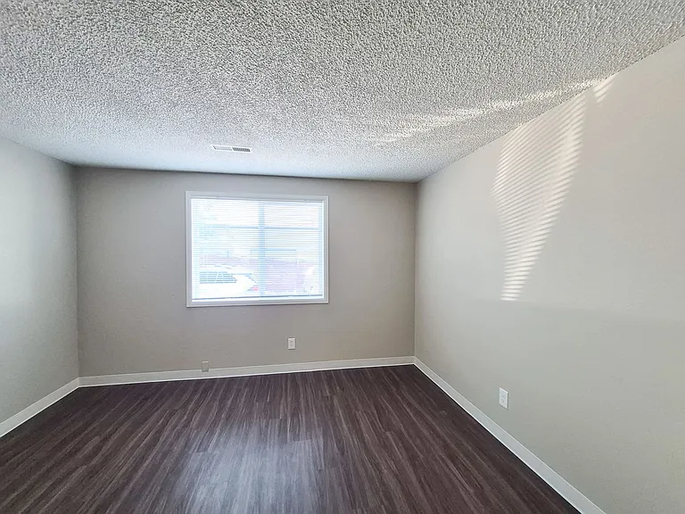 1543-1611 Salishan St SE — Photo 4