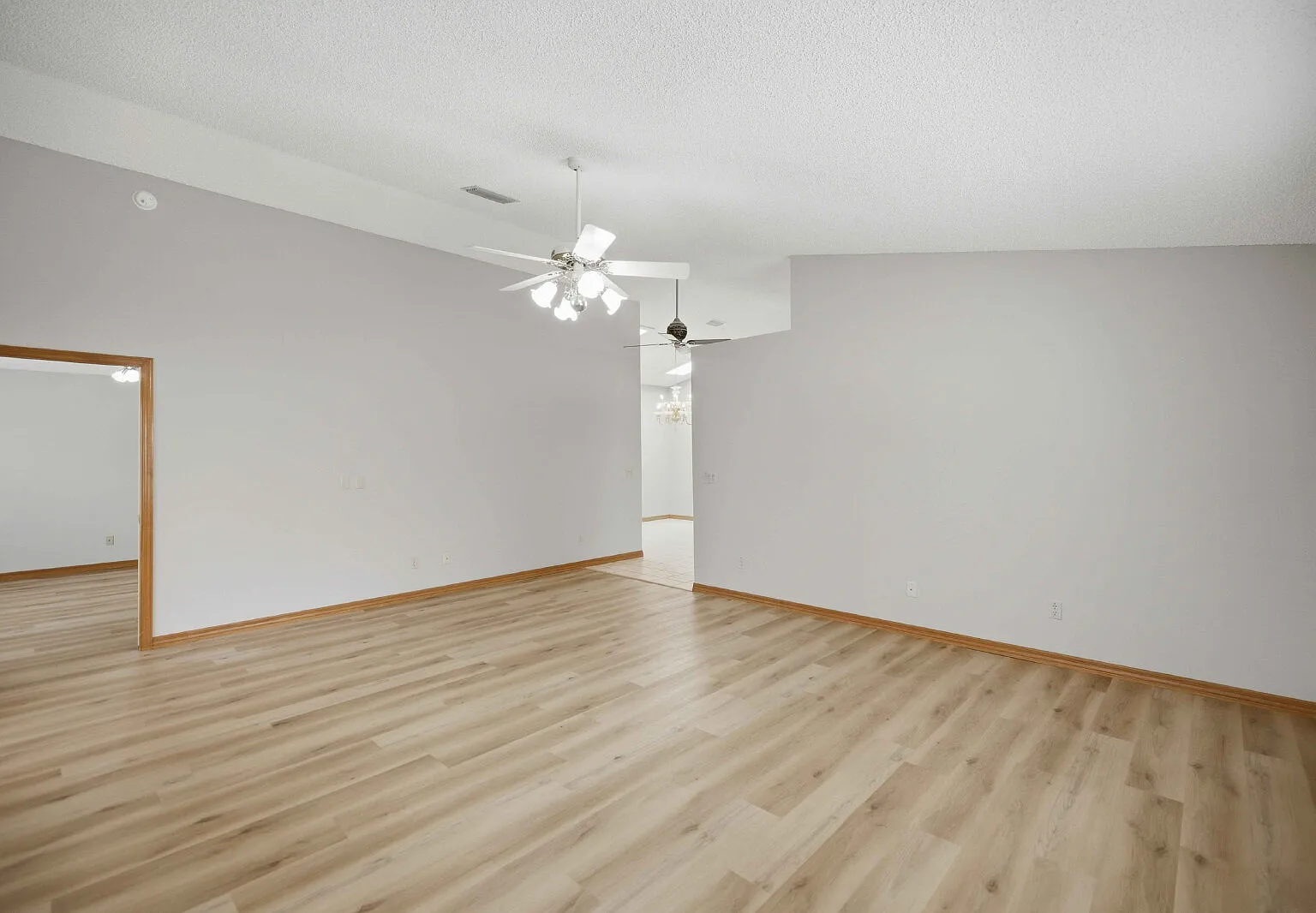 3 bed, 2.0 bath, 2004 sqft, $2,075 — Photo 3