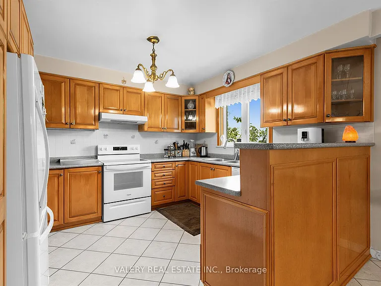 370 Maple Leaf Dr — Photo 11