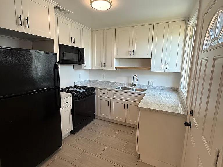 17504 Martha St — Photo 4