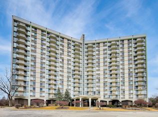 40 N Tower Rd APT 4F, Oak Brook, IL 60523