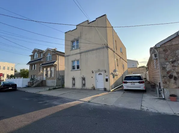 18 Balfour St #1F, Staten Island, NY 10305