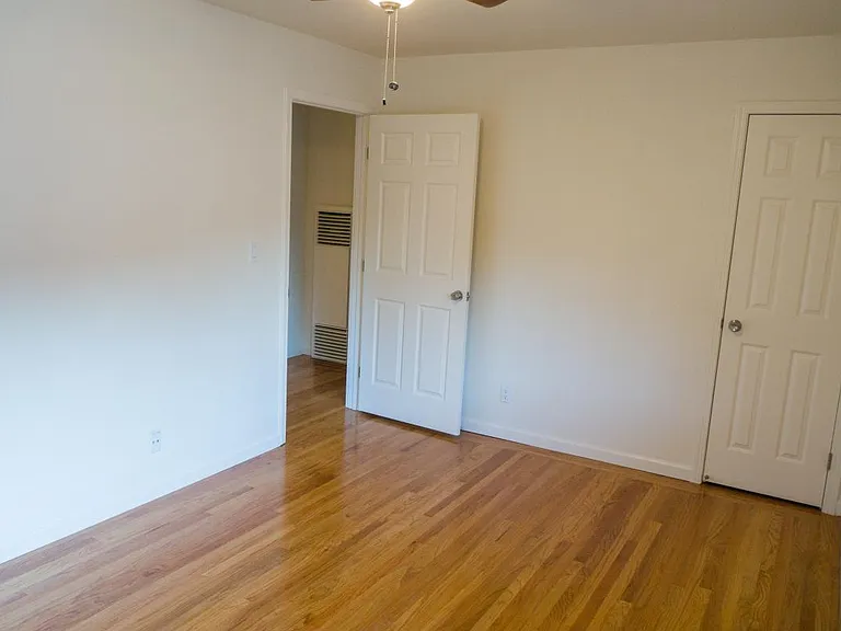 312 Waverley St — Photo 4