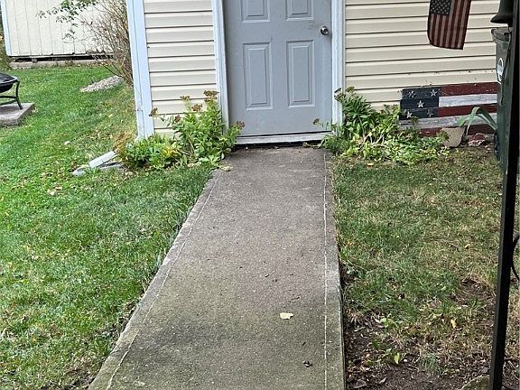 4th image of 633 Sennett St