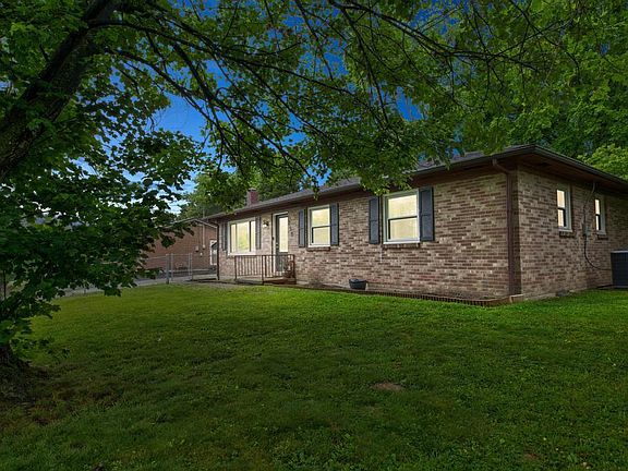 3rd image of 138 Oliver Dr