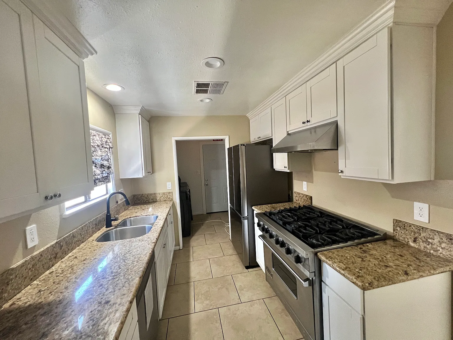3 bed, 1725 sqft, $4,500 — Photo 3