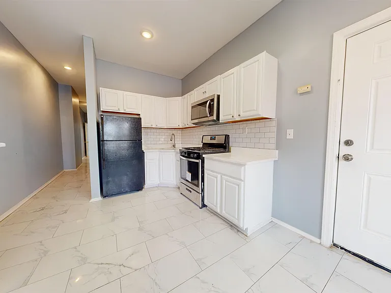 363 Forrest St #1 — Photo 7
