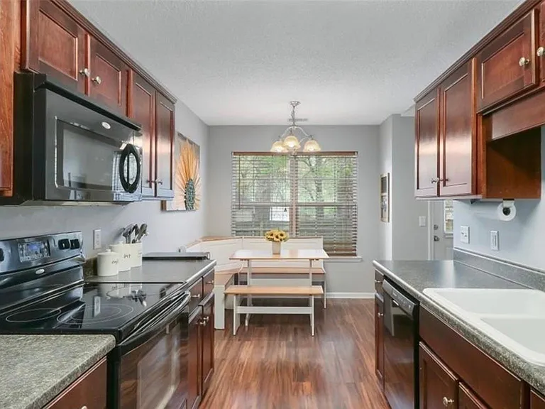 204 Brookstone Ct — Photo 8