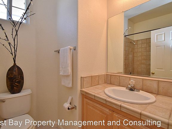 4th image of 725 Berryessa St