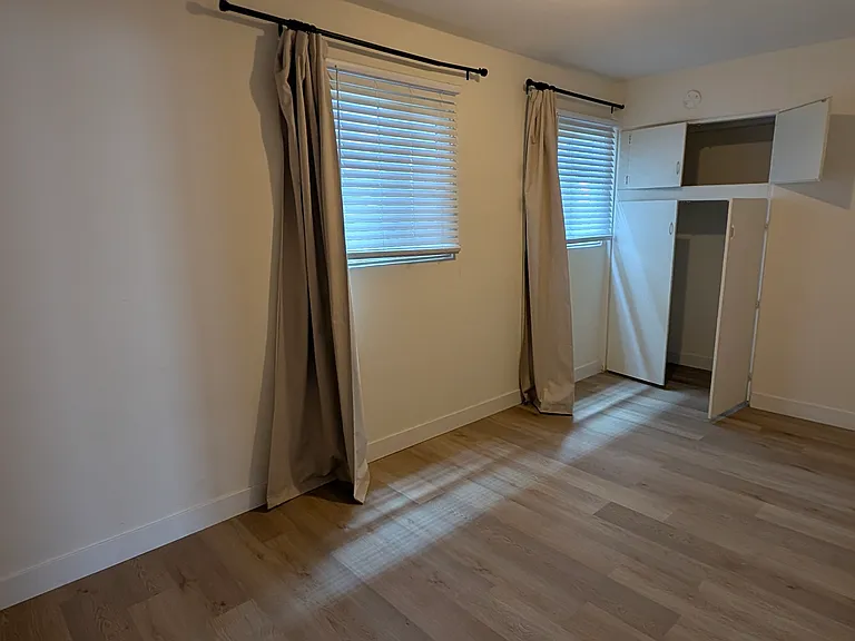 1060 Emerald St — Photo 2