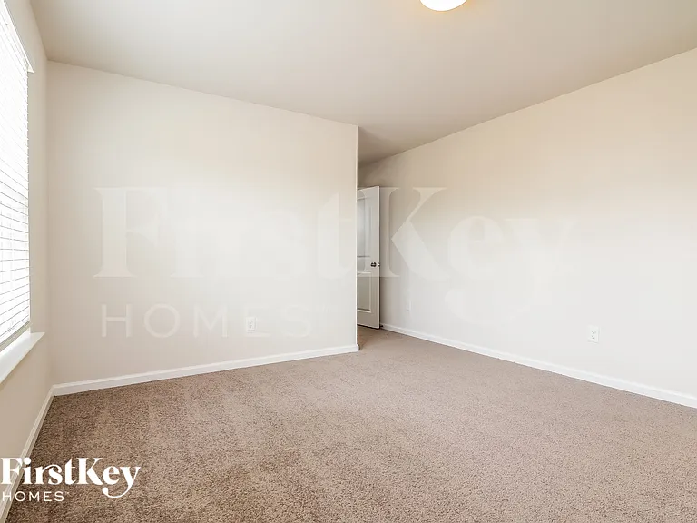 304 Ashborne Ln — Photo 10