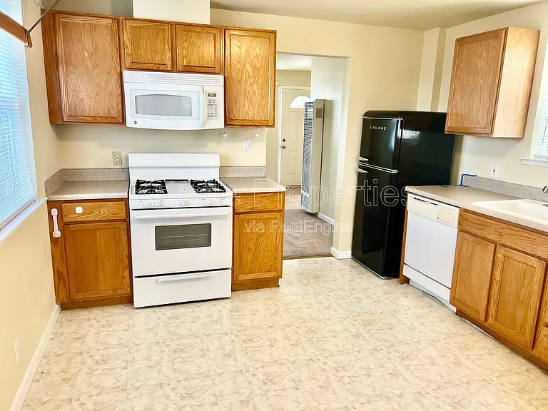 544 Porter St — Photo 10