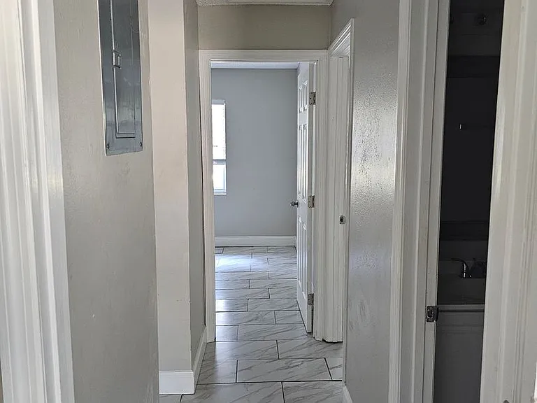 1013 Beecher St #1 — Photo 9