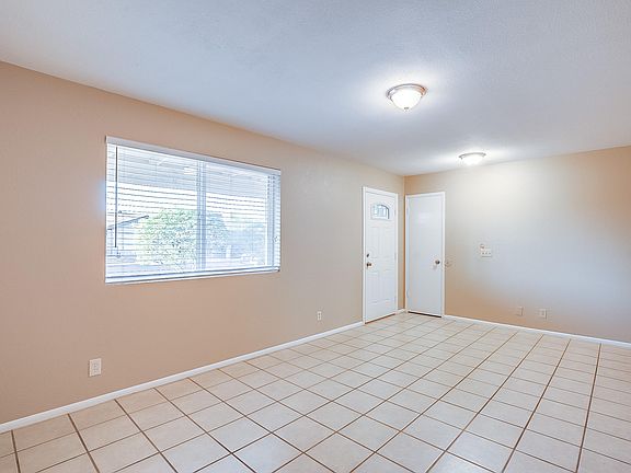 4th image of 1042 E Garnet Ave
