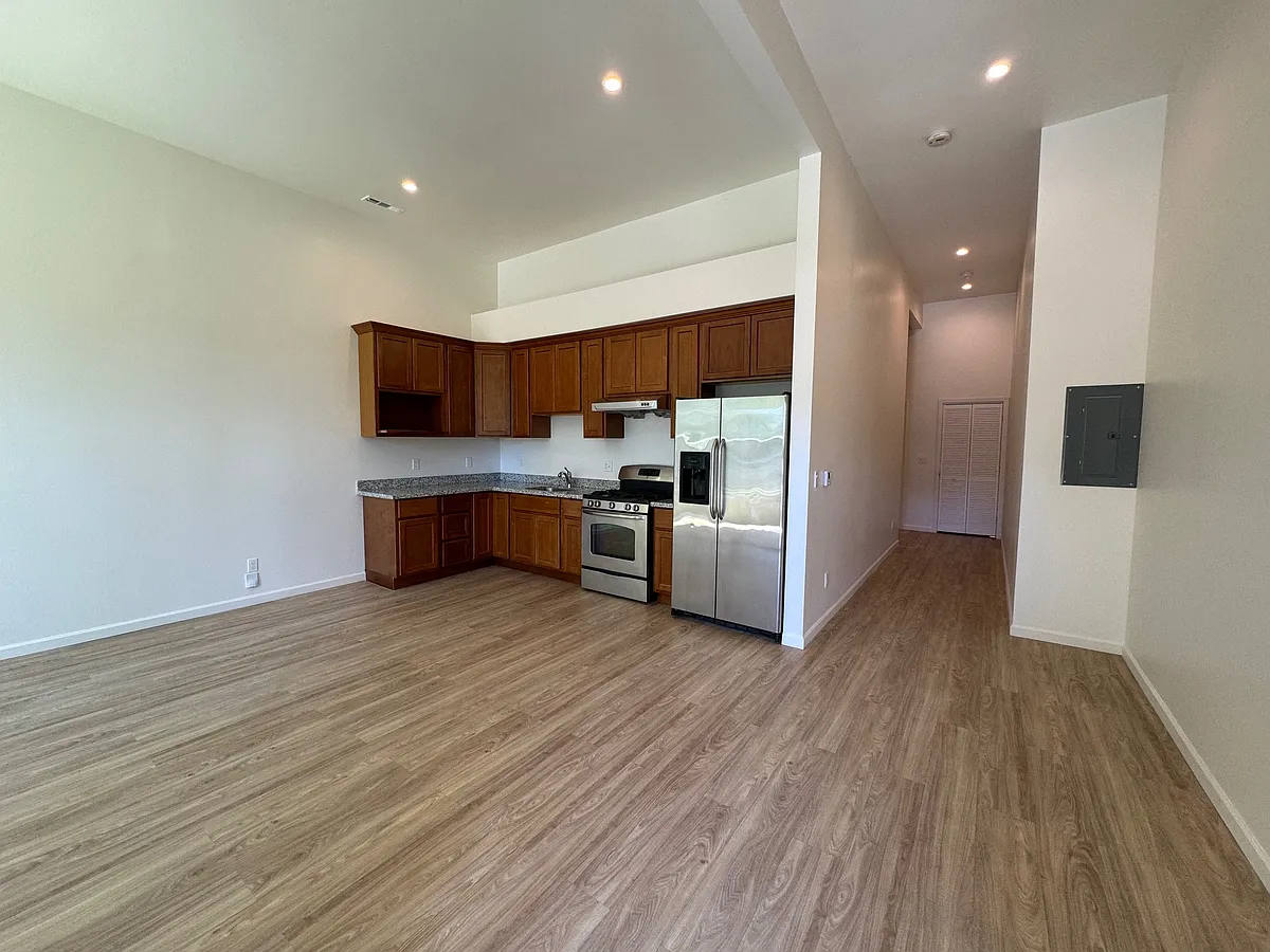 Building Photo - 1551 Santa Clara Ave #1